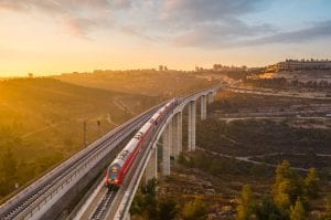 Zug zwischen Tel Aviv und Jerusalem